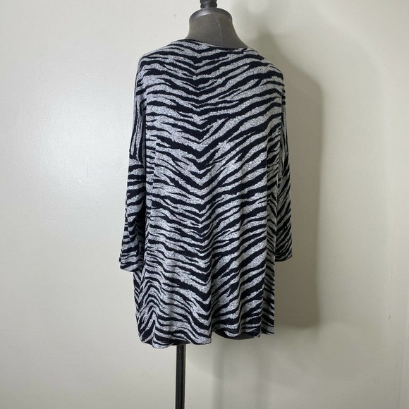 Torrid Super Soft Plush Zebra Drop Shoulder Top Size 2XL - Picture 7 of 8